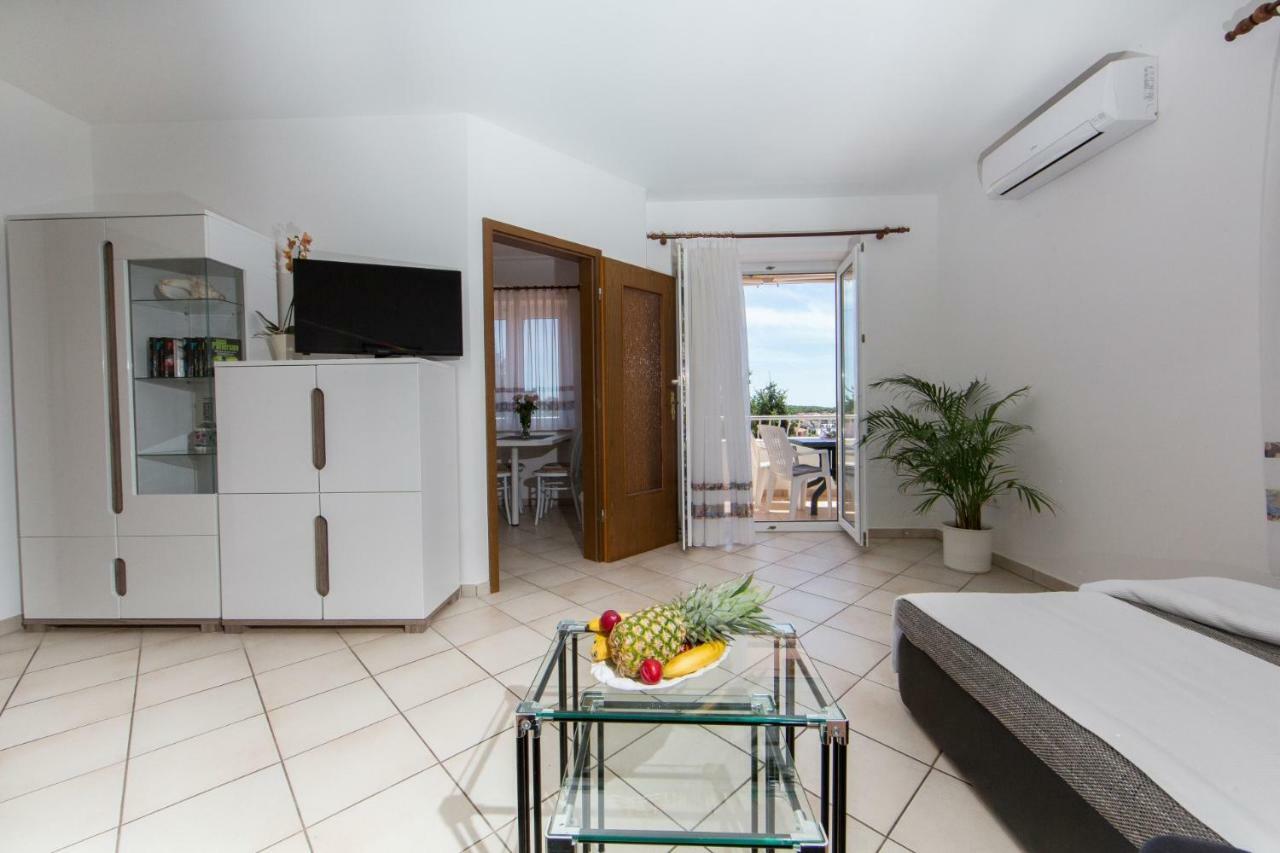 Apartments Sanmichel พูลา ภายนอก รูปภาพ