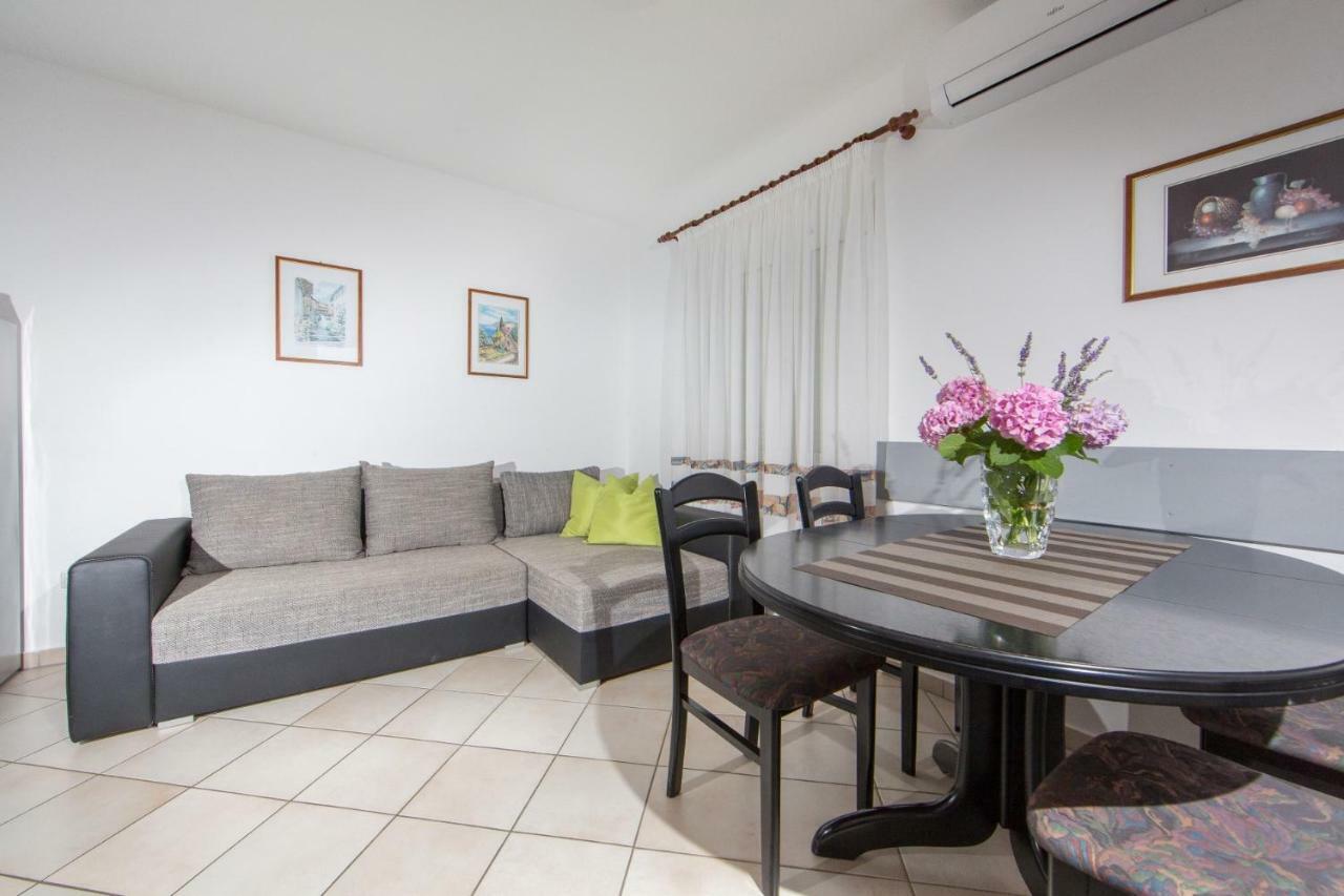 Apartments Sanmichel พูลา ภายนอก รูปภาพ