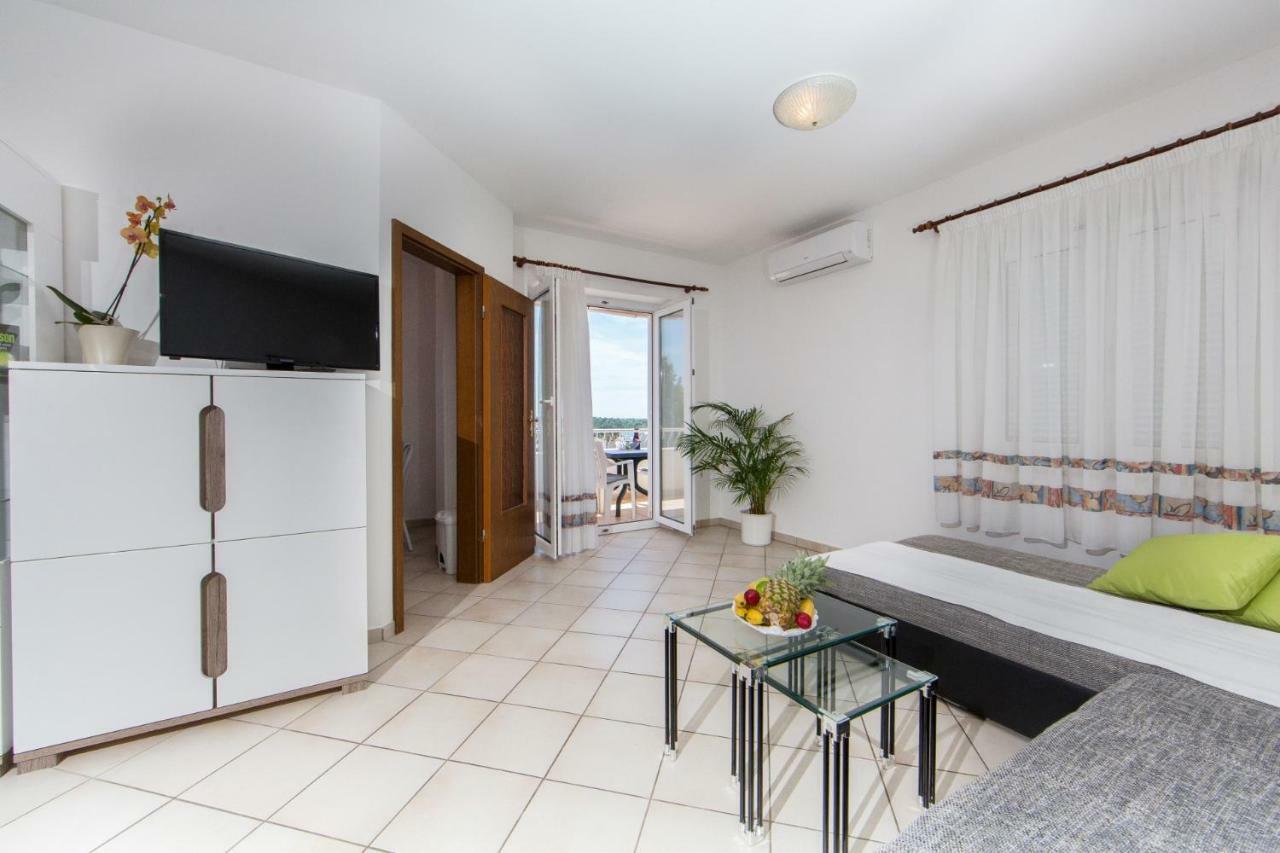 Apartments Sanmichel พูลา ภายนอก รูปภาพ